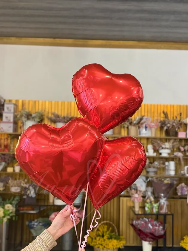 Фонтан из  красных сердец