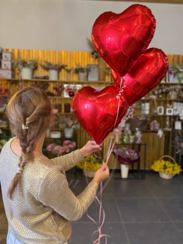 Фонтан из  красных сердец