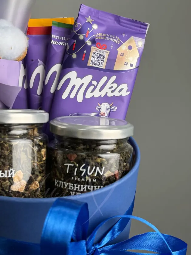 Набор чая и конфет