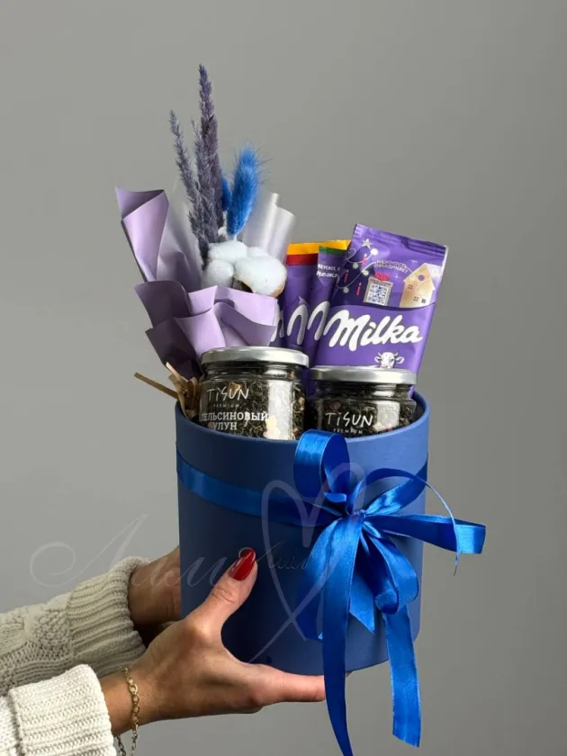 Набор чая и конфет