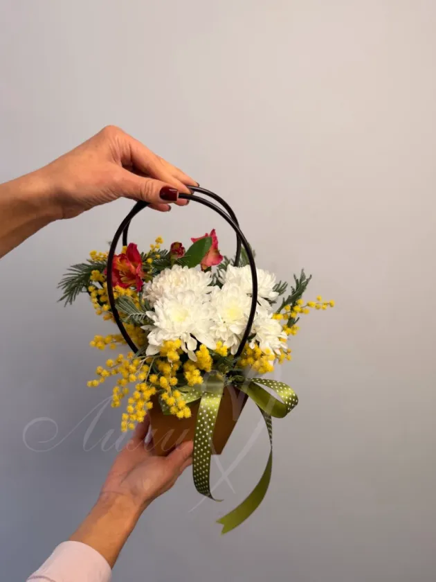 Композиция с мимозой «Весна»