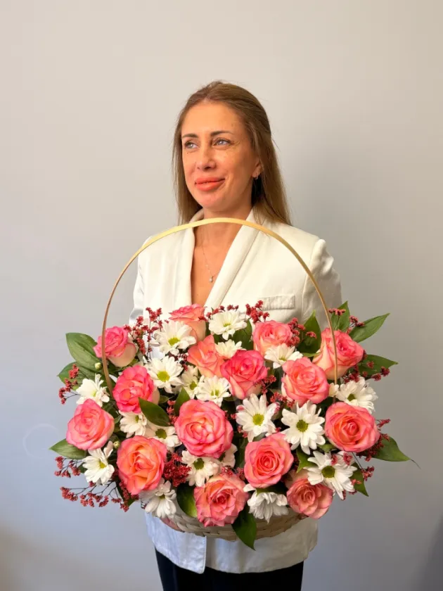 Композиция из роз и хризантемы «Весенняя сказка»