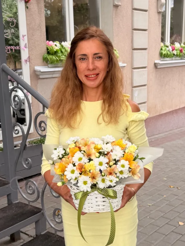 Композиция из гвоздик и хризантемы «Теплая встреча»