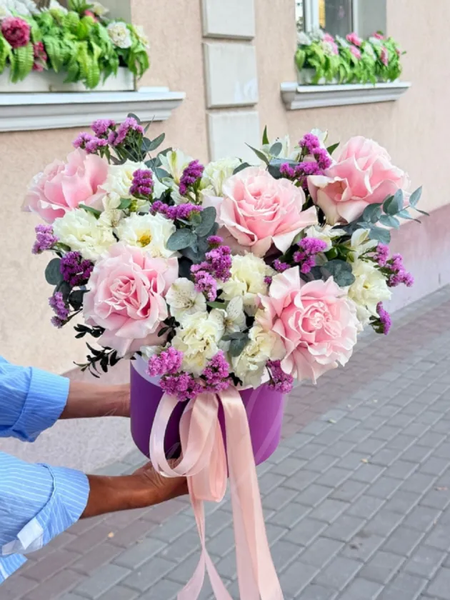 Композиция из роз и эустомы «Нежная рапсодия»