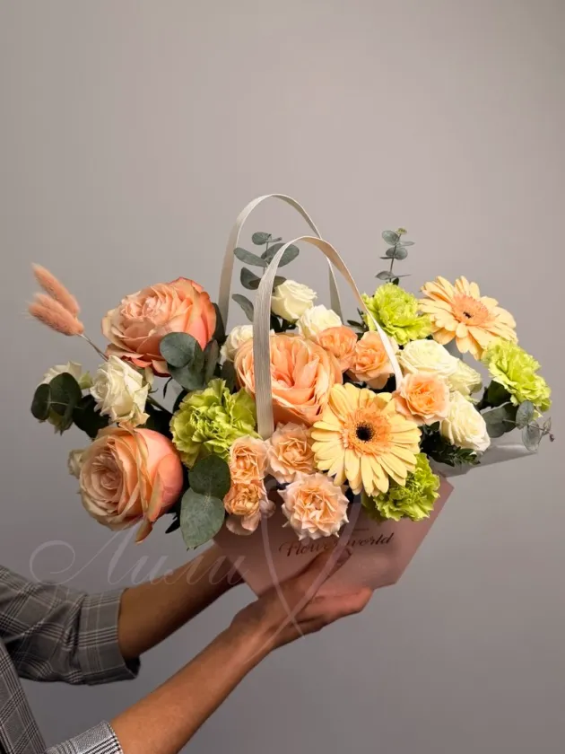 Композиция из роз, гербер и гвоздик «Нежный день»