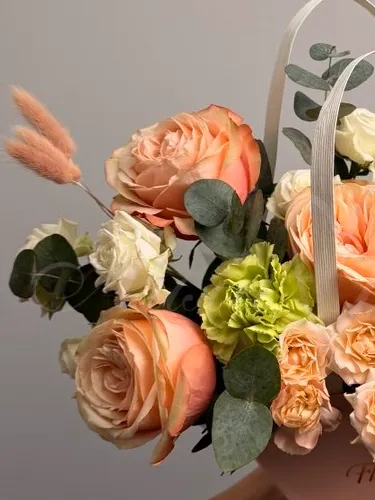 Композиция из роз, гербер и гвоздик «Нежный день»