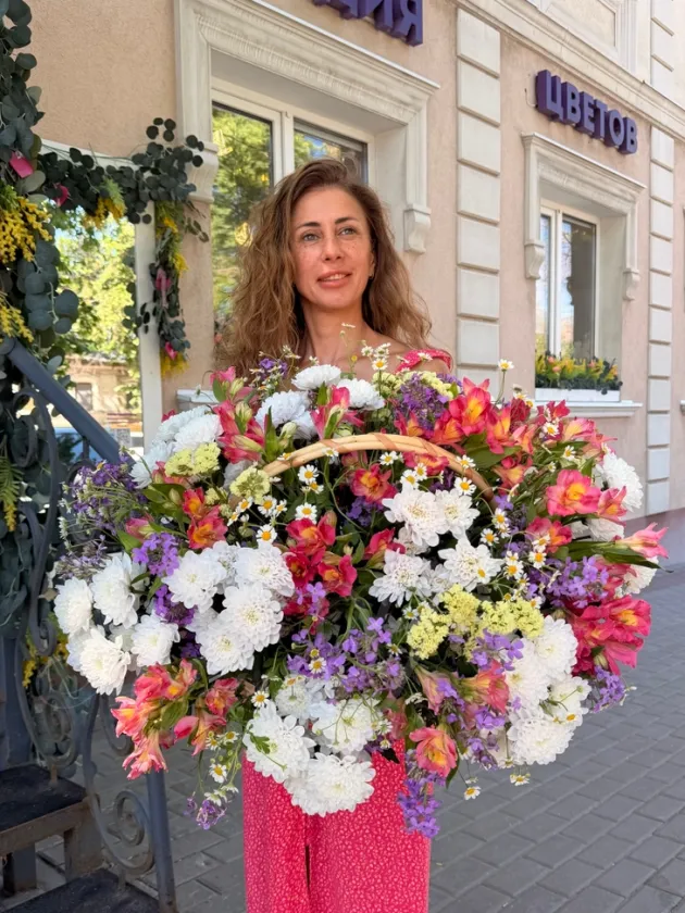 Композиция из сборных цветов «Лили»