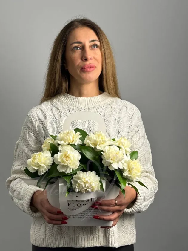 Композиция из гвоздик  «Виктория»