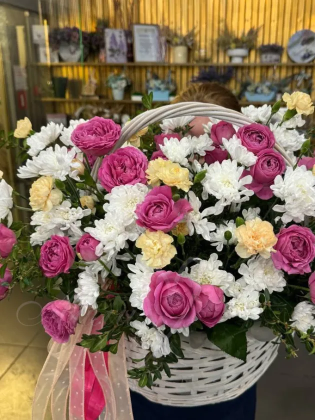 Композиция из роз и хризантем «Габриэль»