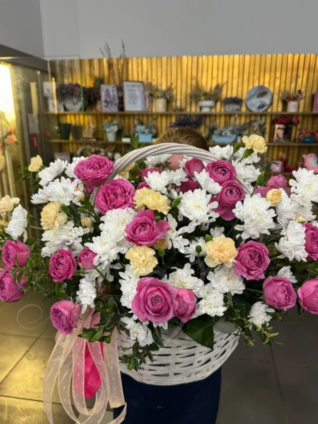 Композиция из роз и хризантем «Габриэль»