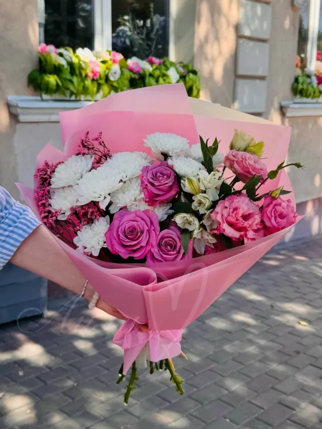 Букет из роз и эустомы «Нежное послание»