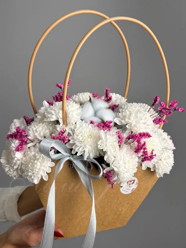 Композиция из хризантем «Мамино счастье»