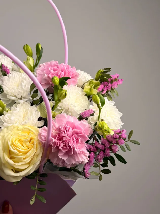 Композиция из сборных  цветов «Романтический вечер»