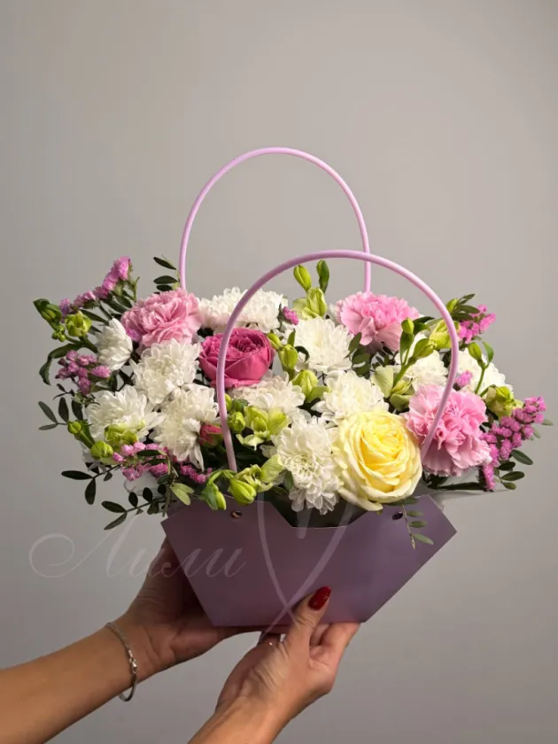 Композиция из сборных  цветов «Романтический вечер»