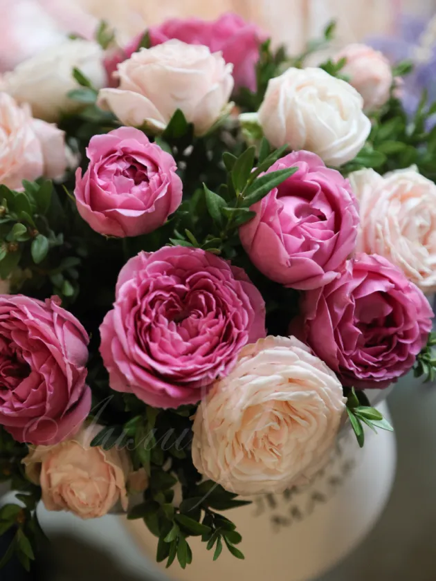 Композиция из роз «Мамина забота»