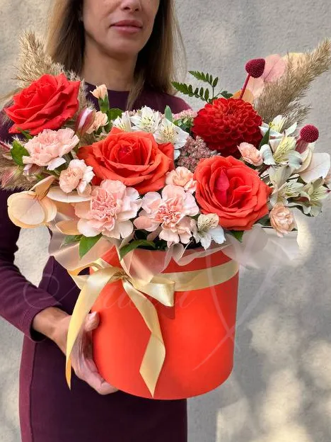 Композиция с розами «Жанр»