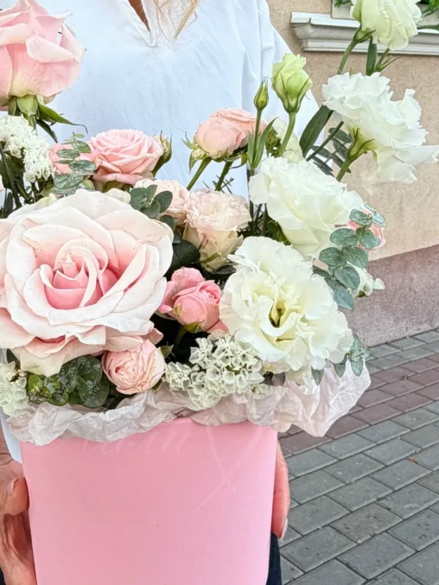 Композиция из роз и эустомы «Фиона»