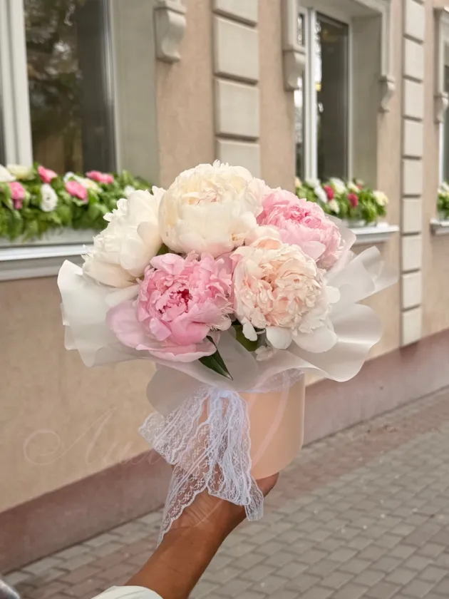Композиция из пионов «Летнее пробуждение»