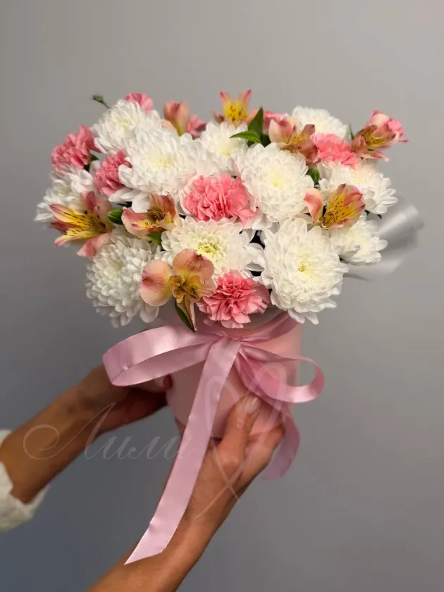 Композиция из хризантемы, гвоздик и альстромерии «Летняя»