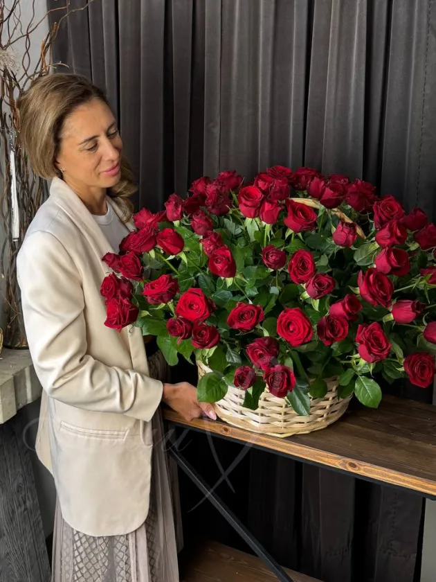 Корзина бордовых роз «101 роза»