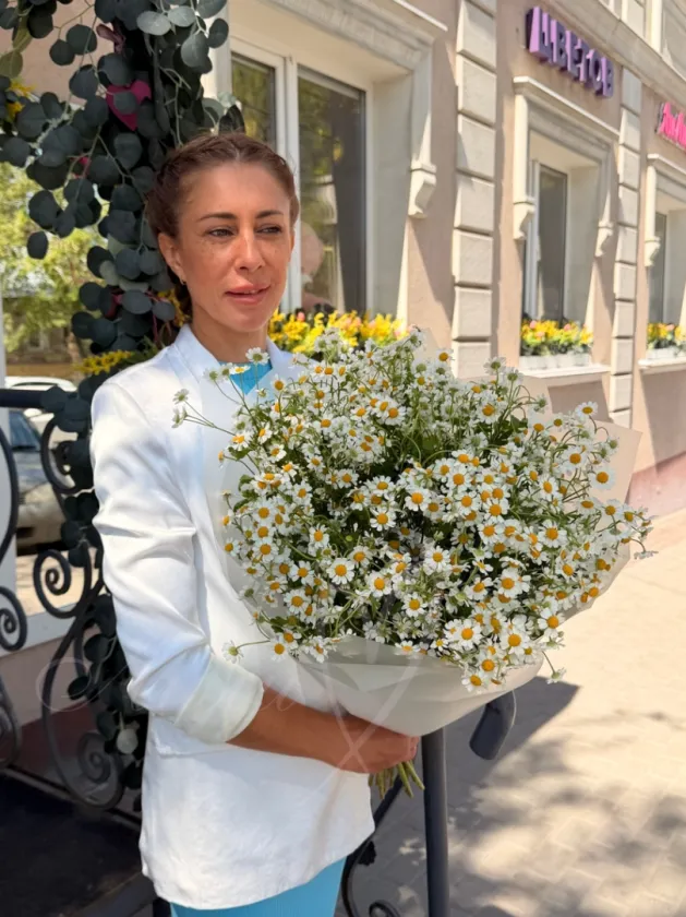 Букет из ромашек «Пленительный взгляд»