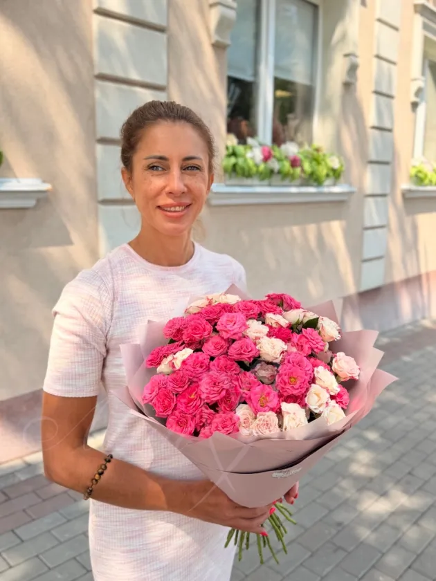 Букет из кустовой розы «Влада»
