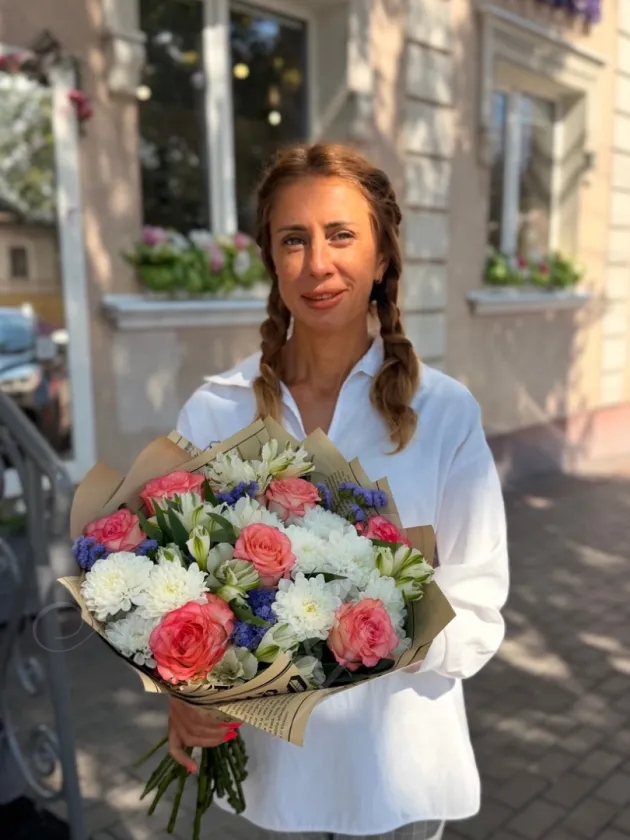 Букет из розы, альстромерии и хризантемы «Джуна»