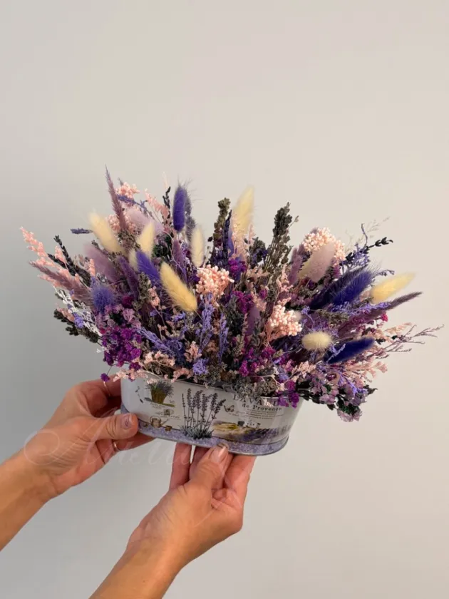 Композиция из сухоцветов «Черничный кулич»