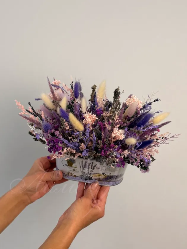 Композиция из сухоцветов «Черничный кулич»