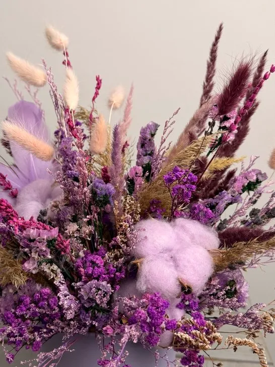 Композиция из сухоцветов «Черничный кулич»