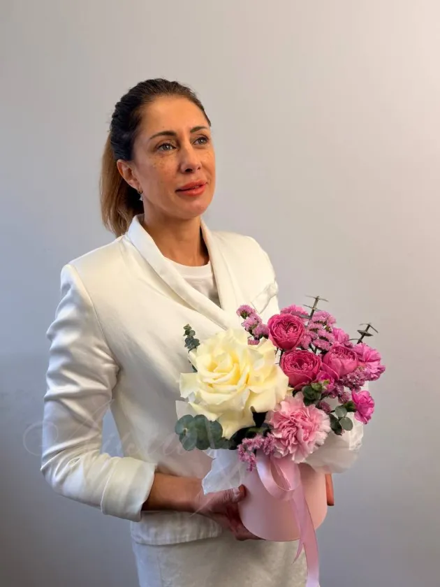 Композиция из роз «Мари»