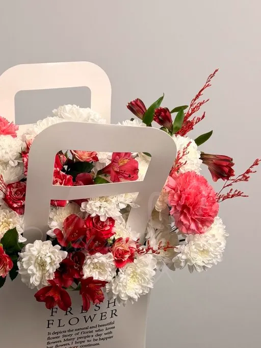 Композиция из хризантем, роз и альстромерий «Розовый Восторг»