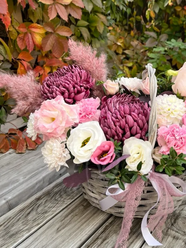 Композиция из хризантем «Черничный зефир»