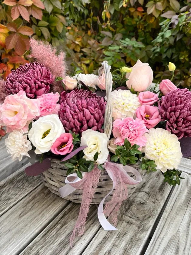 Композиция из хризантем «Черничный зефир»