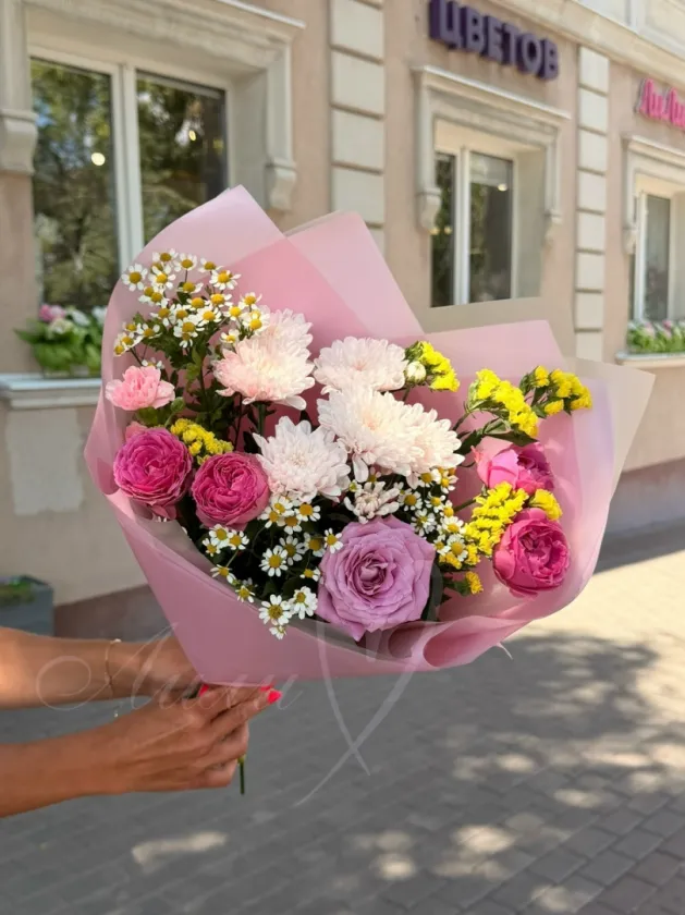 Букет из роз и хризантемы «Поцелуй солнца»