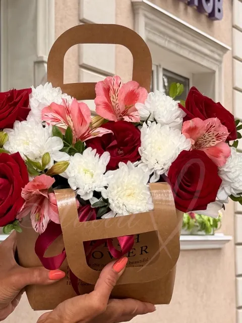 Композиция из роз «Виолла»