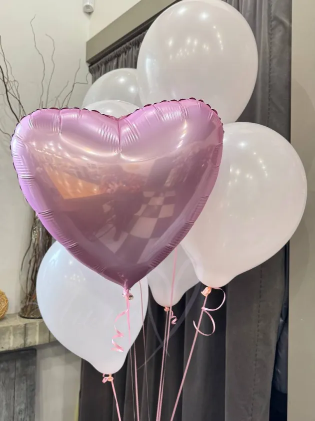 Фонтан из розовых шаров