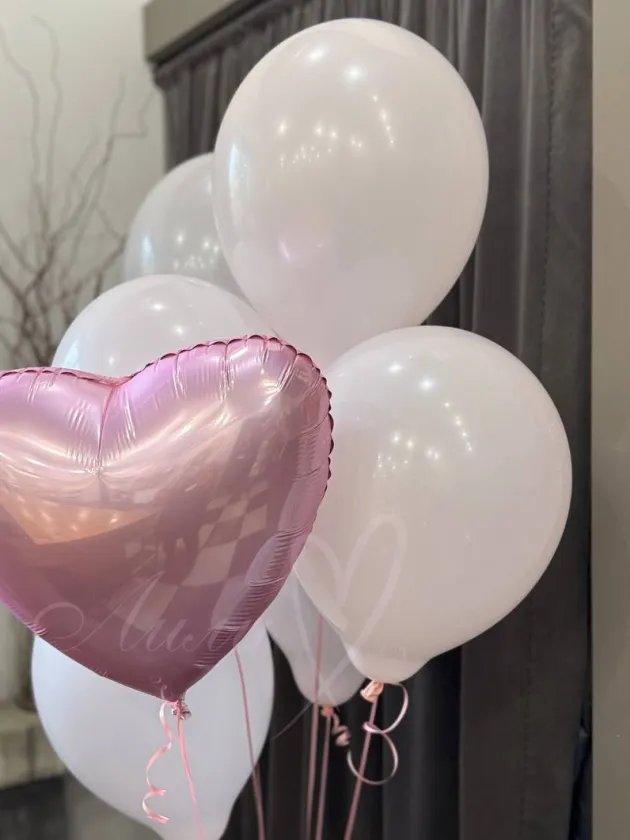 Фонтан из розовых шаров