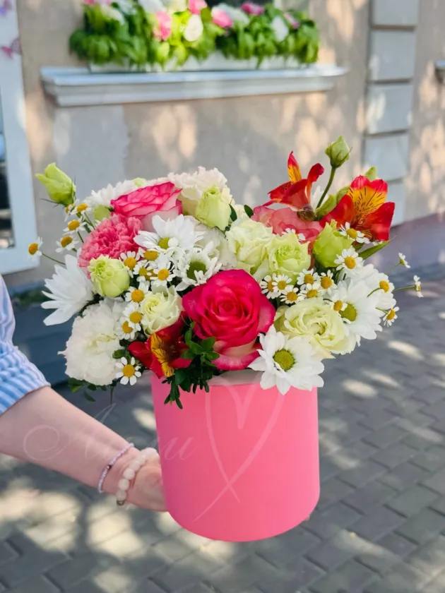 Композиция из роз и эустомы «Нежное чудо»