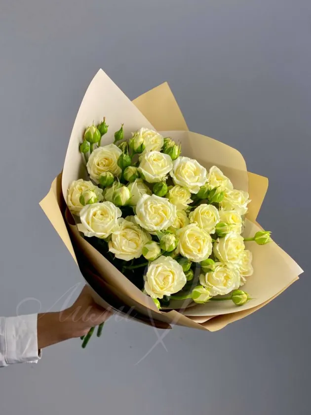 Букет из кустовых роз «Бэлла»