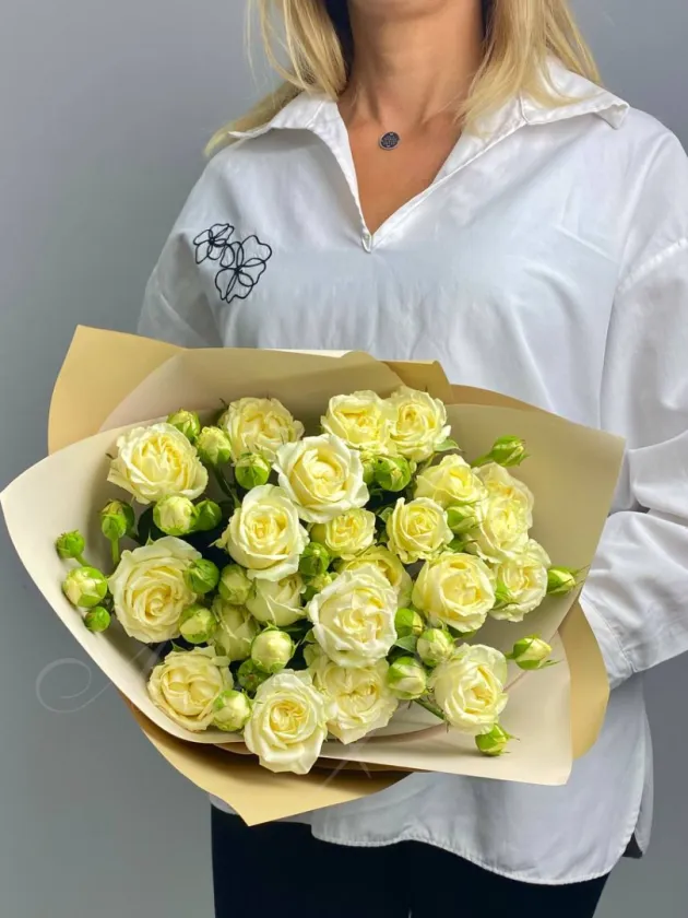 Букет из кустовых роз «Бэлла»