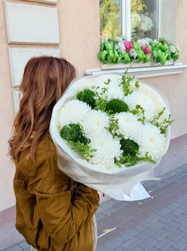 Букет из хризантем и гвоздики «Ева»