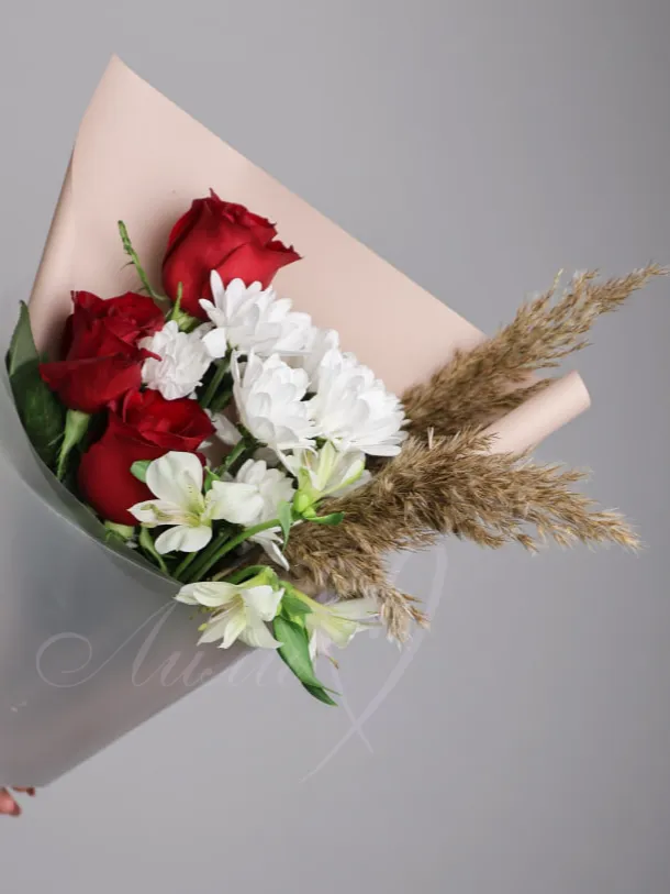 Сборный букет «Яркий»