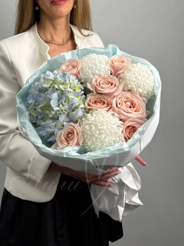 Букет с гортензией и розой «Романтичный вечер»