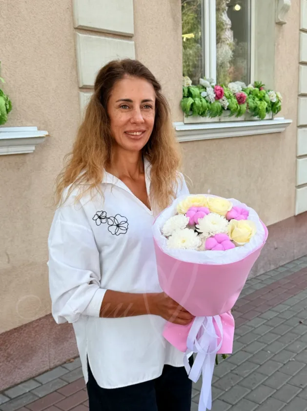 Букет из роз и хризантемы «Романтичный вечер»