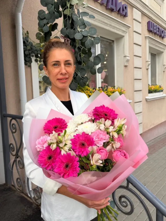 Букет из гербер, альстромерии и хризантемы «Волшебные сказки»