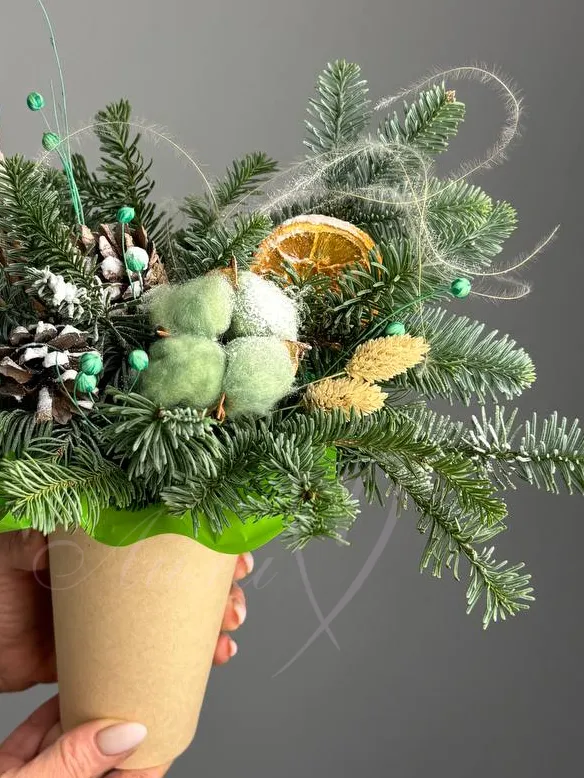 Композиция новогодняя «Хвойный подарочек»