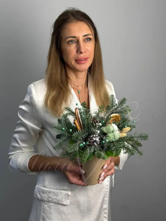 Композиция новогодняя «Хвойный подарочек»