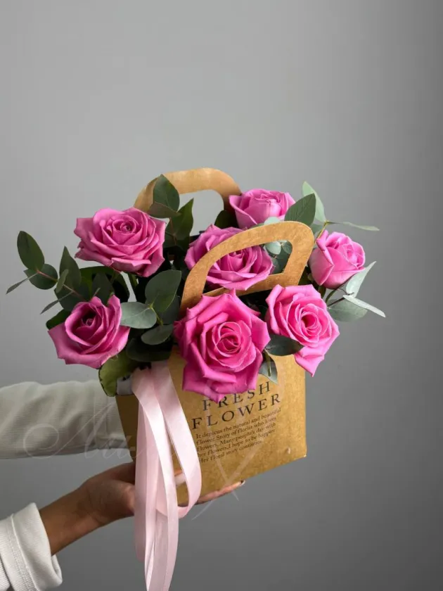 Композиция из роз «Сердце для нее»