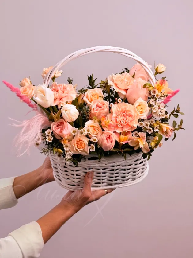 Композиция из роз и тюльпанов «Подари весну»